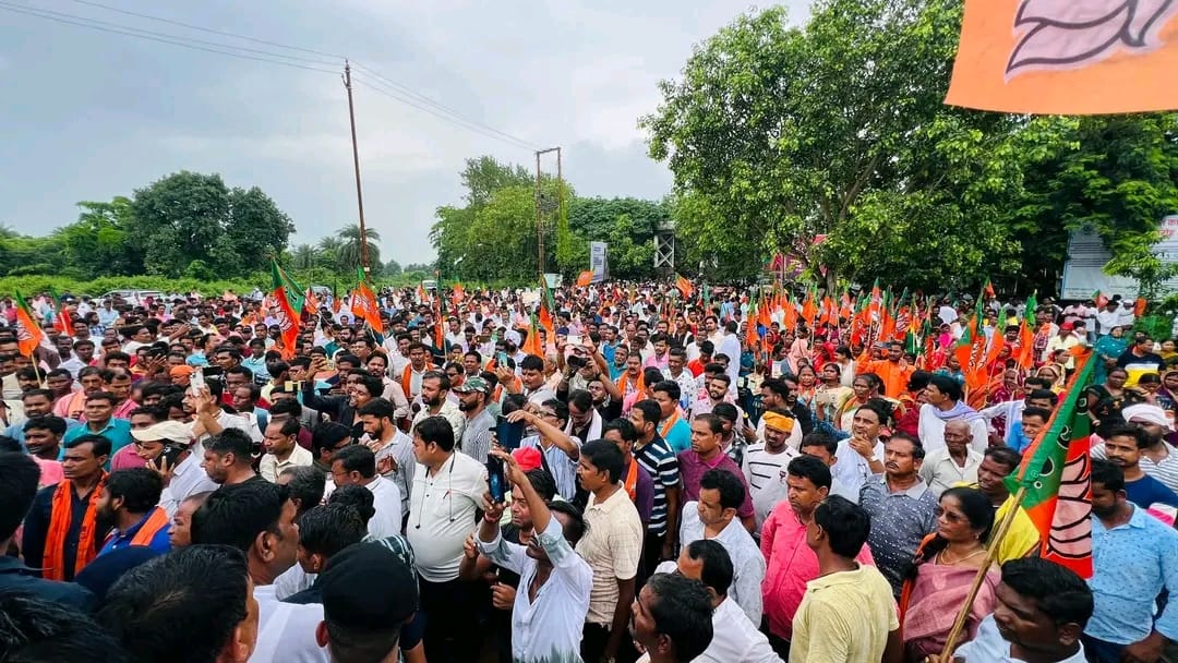 जामताड़ा में भाजपा का डीसी-एसपी कार्यालय घेराव, विभिन्न मुद्दों को लेकर सरकार के खिलाफ किया प्रदर्शन