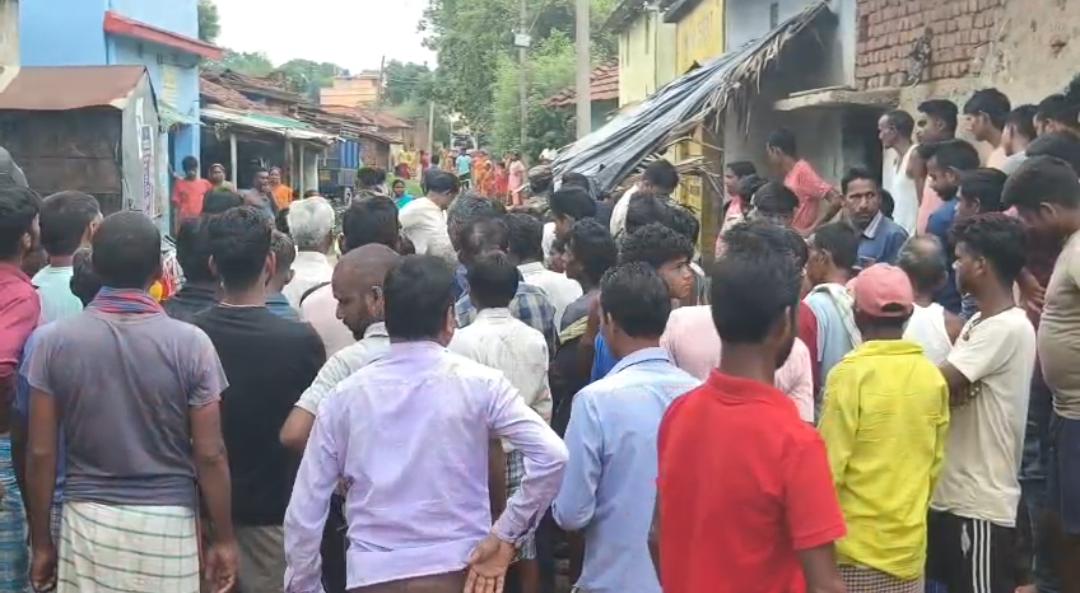 DhanbadNews:केलियासोल के बोलायचौक में 23 वर्षीय विवाहिता का शव डोभा से बरामद, मौत की गुत्थी सुलझाने में जुटी पुलिस