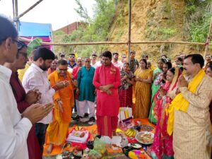 धनबाद: बिनोद बिहारी चौक में भव्य शिव-हनुमान मंदिर निर्माण का शुभारंभ, भूमि पूजन संपन्न