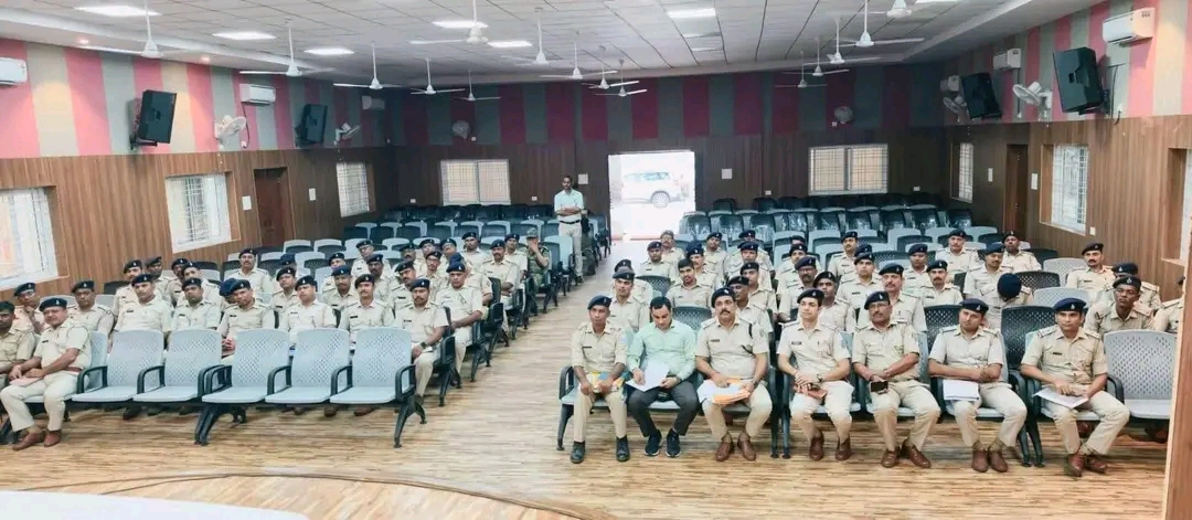 Dhanbad | लंबित वारंट और फरार अपराधियों पर धनबाद पुलिस का शिकंजा, एसएसपी ने विशेष अभियान के दिए निर्देश