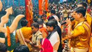 Dhanbad राजेंद्र सरोवर की शिव गंगा महाआरती में उमड़ी आस्था, बारिश भी नहीं रोक सकी श्रद्धालुओं का उत्साह