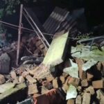धनबाद में फिर भू-धसान का कहर, आधा दर्जन घर जमींदोज; बाइट के दौरान ही ढहा महिला का घर