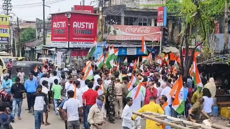 बराकर में निकली भव्य तिरंगा यात्रा, स्कूली बच्चों और स्थानीय लोगों ने बढ़-चढ़कर लिया हिस्सा
