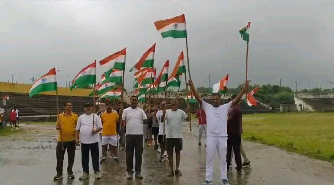 धनबाद में निकली भव्य तिरंगा यात्रा, देशभक्ति के नारों से गूंजा शहर