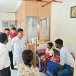 dhanbad तालाब में डूबने से बच्चे की मौत, दूसरा गंभीर; धर्मजीत सिंह ने परिजनों से मिलकर बंधाया ढांढस