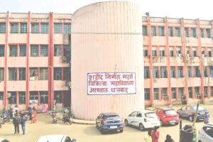 धनबाद के अस्पताल में पेस्ट कंट्रोल पर बड़ा सवाल, OT में घुसा सांप