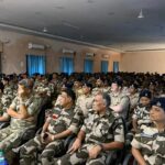 Dhanbad साइबर ठगी से बचाव को लेकर CISF जवानों को किया गया जागरूक, 1930 हेल्पलाइन की दी जानकारी