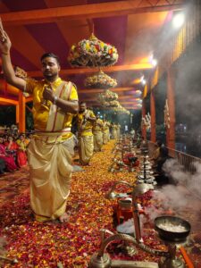 Dhanbad श्रावण की प्रथम सोमवारी पर राजेंद्र सरोवर बेकारबांध में सजी भव्य शिव महाआरती, शिवमय हुआ पूरा वातावरण