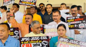 JPSC-JSSC मामले को लेकर विधानसभा परिसर में NDA का प्रदर्शन, CBI जांच की मांग; झरिया विधायक रागिनी सिंह हुईं शामिल