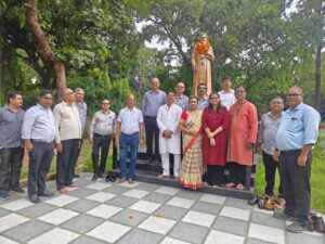 रवींद्रनाथ टैगोर की पुण्यतिथि पर धनबाद में श्रद्धांजलि, प्रतिमा पर किया गया माल्यार्पण