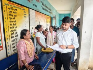 मतदाता सूची पुनरीक्षण को लेकर जिला निर्वाचन पदाधिकारी ने मतदान केंद्रों का किया निरीक्षण