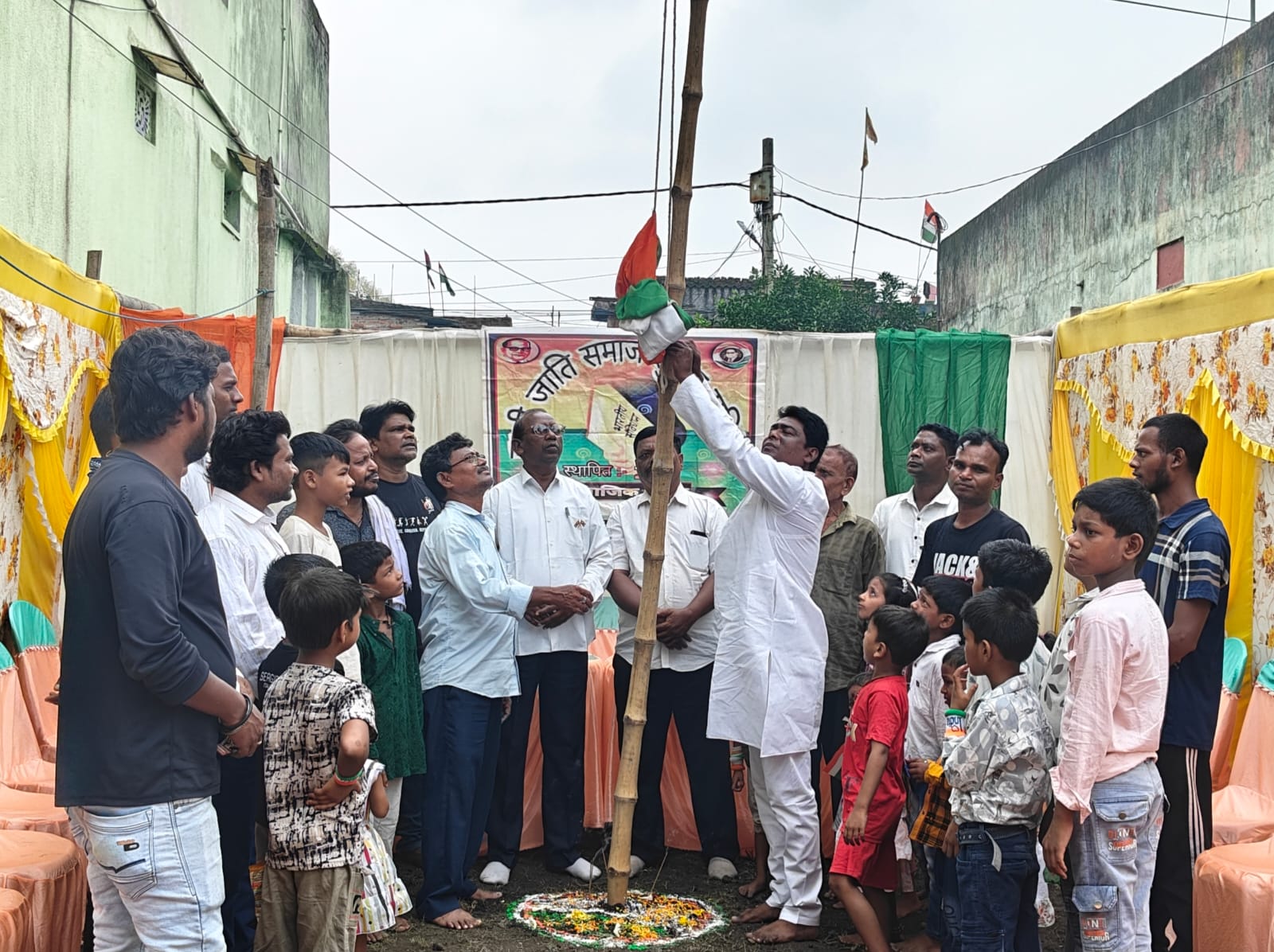झरिया :हाड़ी जाति समाज सुधार समिति ने मनाया स्वतंत्रता दिवस, सामाजिक एकजुटता का दिया संदेश