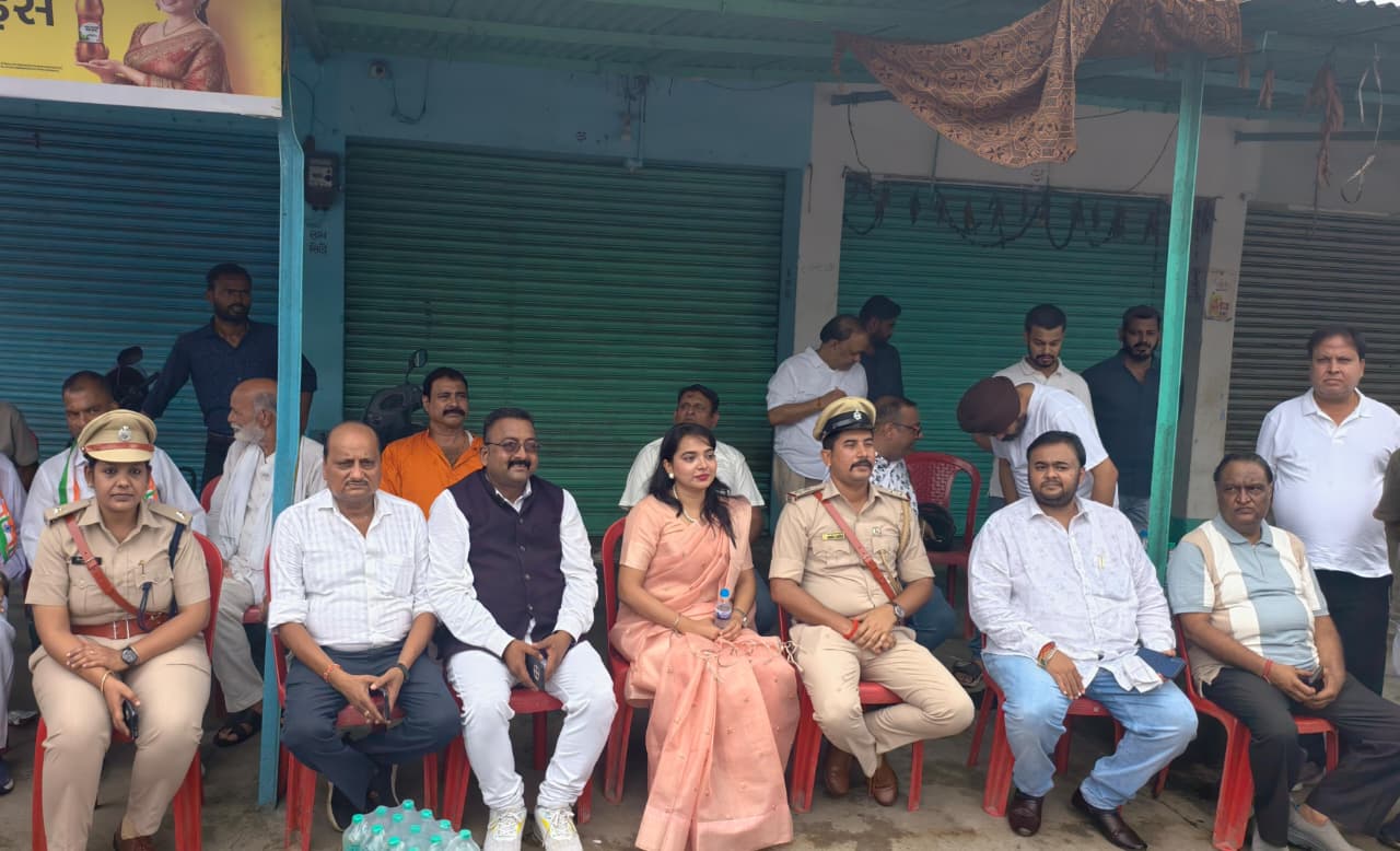 बाजार समिति चैंबर ऑफ कॉमर्स ने हर्षोल्लास से मनाया स्वतंत्रता दिवस, व्यापारियों और मजदूरों ने लिया हिस्सा