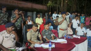 dhanbad साइबर ठगी के खिलाफ पूर्वी टुंडी में रात्रि चौपाल, ग्रामीण एसपी ने दी सख्त चेतावनी