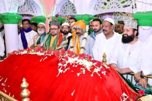 रांची हजरत कुतुबुद्दीन रिसालदार बाबा के 219वें उर्स पर मुख्यमंत्री हेमंत सोरेन ने की चादरपोशी