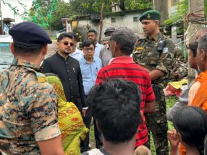 dhanbad बेलगड़िया टाउनशिप में DC-SSP का निरीक्षण, विकास योजनाओं को जल्द पूरा करने के निर्देश