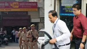 uttarpradesh सहारनपुर में PNB की करेंसी चेस्ट में मिले 17 करोड़ के संदिग्ध नोट, 340 बंडल बरामद
