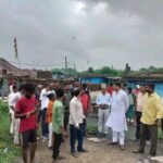 लिलोरी पथरा में गोफ बनने से दहशत, प्रभावित परिवारों से मिले जनता मजदूर संघ के महामंत्री अभिषेक सिंह