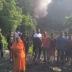 JhariaBreaking जोरदार आवाज के साथ धंसी जमीन, आग की लपटें और धुआं उठने से मची दहशत
