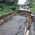 Asansol बारिश का कहर: बाराबनी में सड़क का बड़ा हिस्सा धंसा, आवागमन प्रभावित