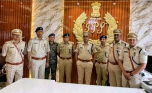 Dhanbad:उत्कृष्ट कार्य और साहस के सम्मान में पुलिसकर्मियों को आउट ऑफ टर्न प्रमोशन