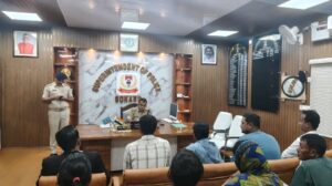 बोकारो एसपी ने जनसंवाद में सुनी आम लोगों की समस्याएं, त्वरित समाधान का दिया भरोसा