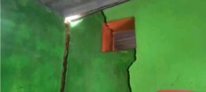 चासनाला के न्यू मोती नगर में दहशत, घरों में बढ़ रहीं दरारें और जमीन से गैस रिसाव