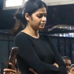 स्वतंत्रता सेनानी एक्सप्रेस के फर्स्ट AC कोच से 75 लीटर शराब बरामद, युवती समेत दो गिरफ्तार