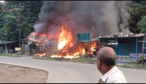 बोकारो सेक्टर-6 मार्केट में भीषण आग, 6 दुकानें जलकर खाक; लाखों के नुकसान की आशंका