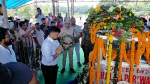 मंत्री सुदिव्य कुमार सोनू के निधन पर धनबाद डीसी और एसएसपी ने दी श्रद्धांजलि