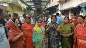कुल्टी में पेयजल संकट के खिलाफ महिलाओं का प्रदर्शन, चार दिनों से पानी की सप्लाई बाधित