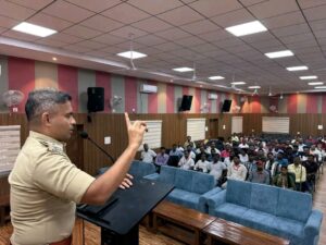 म्यूल बैंक खातों पर धनबाद पुलिस की सख्ती, CSP संचालकों को किया जागरूक