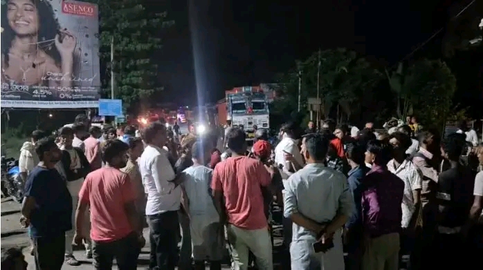 आसनसोल के पुरुलिया ब्रिज पर हादसा, युवक की मौत के बाद सड़क जाम; लॉरी पकड़े जाने पर खत्म हुआ प्रदर्शन