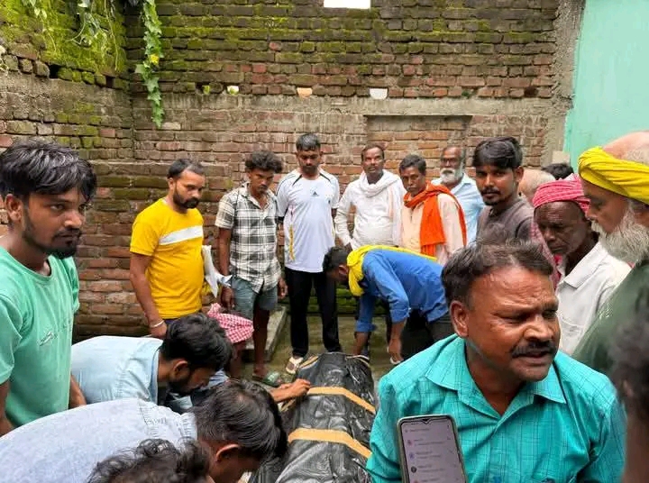 21 दिन बाद दक्षिण अफ्रीका से गांव पहुंचा खिरोधर महतो का पार्थिव शरीर, ₹32 लाख मुआवजे की जानकारी
