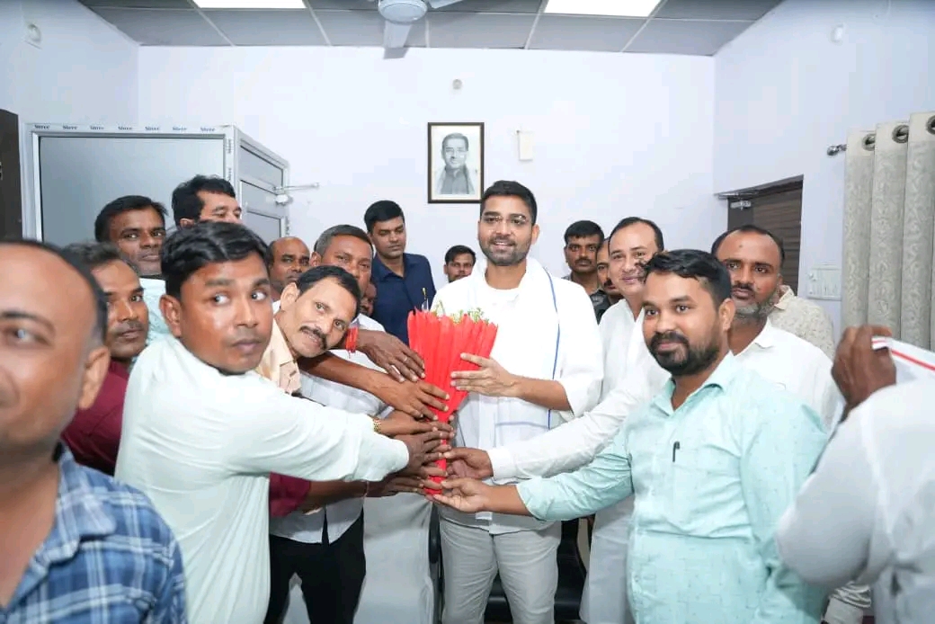 पटना में दीपक प्रकाश ने आमजनों से की मुलाकात, जनसमस्याओं और विकास के मुद्दों पर हुई चर्चा