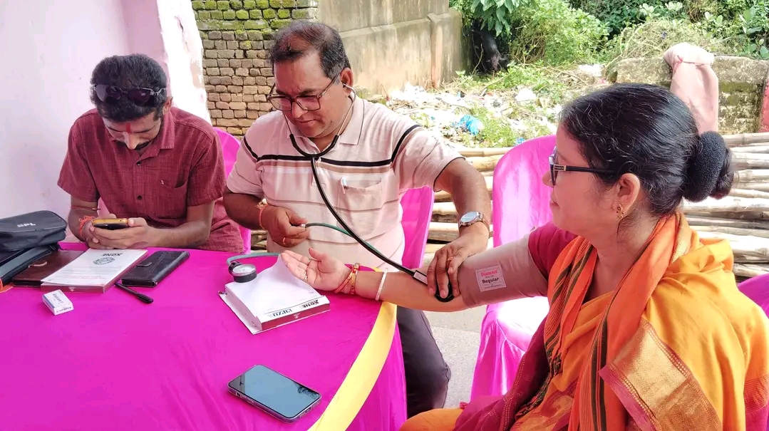 बलियापुर में ‘सेवा संकल्प अभियान’ के तहत स्वास्थ्य जांच शिविर, लोगों को मिली चिकित्सा परामर्श की सुविधा