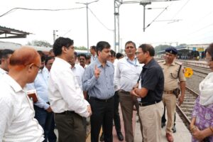 पूर्व मध्य रेल के महाप्रबंधक डिम्पी गर्ग ने सोनपुर मंडल के स्टेशनों का किया औचक निरीक्षण