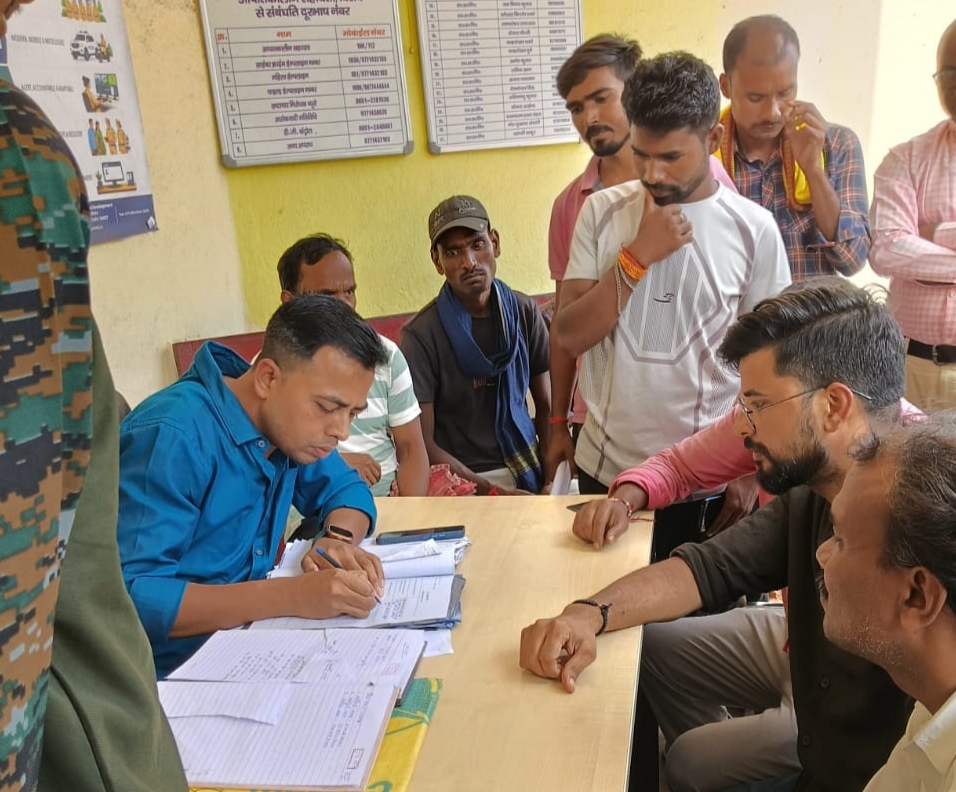 टायर ब्लास्टिंग की चपेट में आने से CCL कर्मी की मौत, मुआवजे की मांग पर संगठन ने किया आंदोलन