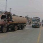 मुर्शिदाबाद में टैंकर की टक्कर से मकान में घुसा मिनी ट्रक, तीन लोगों की बची जान