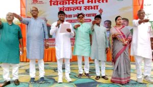 Dhanbad: पीएम मोदी के सार्वजनिक जीवन के 25 वर्ष पूरे होने पर निकली ‘सेवा ज्योति यात्रा’