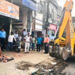 Govindpur: ऊपर बाजार में NHAI और जिला प्रशासन का बड़ा अतिक्रमण अभियान, CO की मौजूदगी में हटाए गए कब्जे