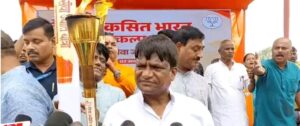 Dhanbad: सेवा ज्योति यात्रा के दौरान बड़ा हादसा टला, विधायक शत्रुघ्न महतो की शर्ट पर गिरी मशाल की चिंगारी