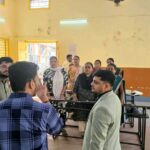 Dhanbad: जिला निर्वाचन पदाधिकारी ने खालसा स्कूल के मतदान केंद्रों का किया औचक निरीक्षण