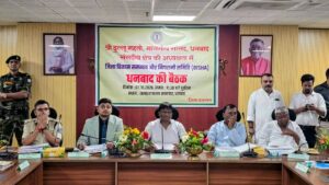 Dhanbad: ‘दिशा’ की बैठक में 100 से अधिक जनकल्याणकारी योजनाओं की समीक्षा, दुर्गापूजा से पहले सड़कों को दुरुस्त करने के निर्देश