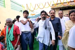 Ramgarh: मां रूपी सोरेन का पार्थिव शरीर पैतृक गांव नेमरा पहुंचा, आज होगा अंतिम संस्कार