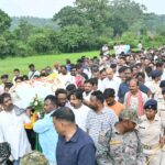 Ramgarh: मां रूपी सोरेन पंचतत्व में विलीन, हेमंत सोरेन ने दी मुखाग्नि