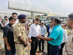 गोविंदपुर में जाम से राहत की कवायद तेज: सड़क पर उतरे DC और SSP, अवैध अतिक्रमण पर चला बुलडोजर
