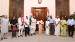 राहुल गांधी की अगुवाई में विपक्ष का राष्ट्रपति भवन तक मार्च, ज्ञानेश कुमार के इस्तीफे और SIR पर रोक की मांग