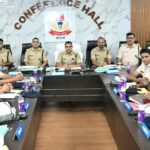बोकारो पुलिस की अपराध समीक्षा बैठक, 405 मामलों का निष्पादन और 49.12 लाख रुपये का ट्रैफिक जुर्माना