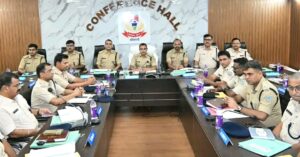 बोकारो पुलिस की अपराध समीक्षा बैठक, 405 मामलों का निष्पादन और 49.12 लाख रुपये का ट्रैफिक जुर्माना
